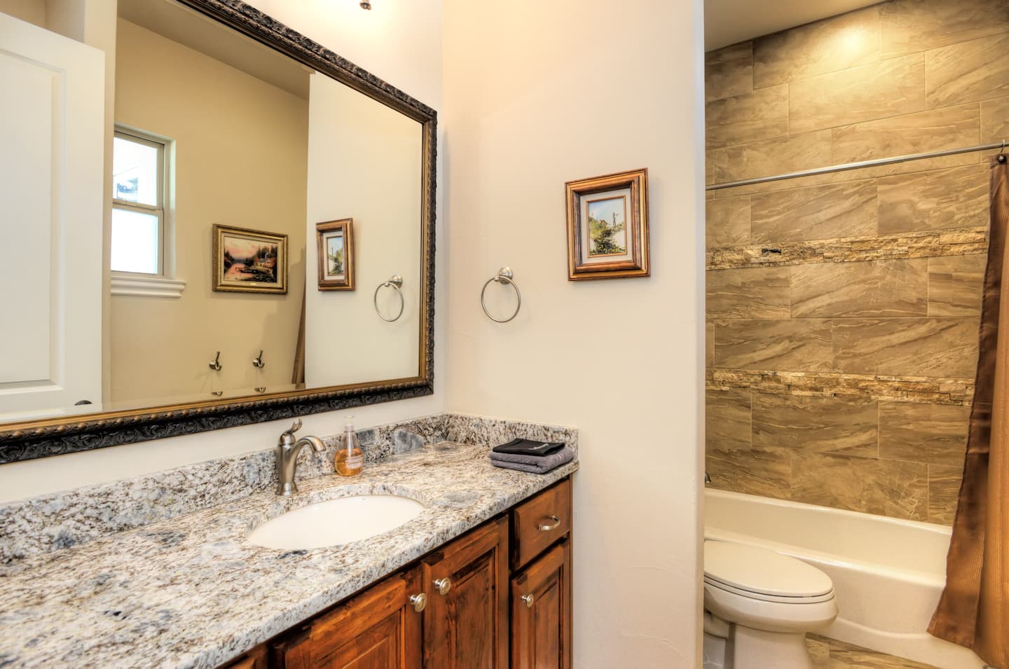 En-suite bathroom with a tiled shower