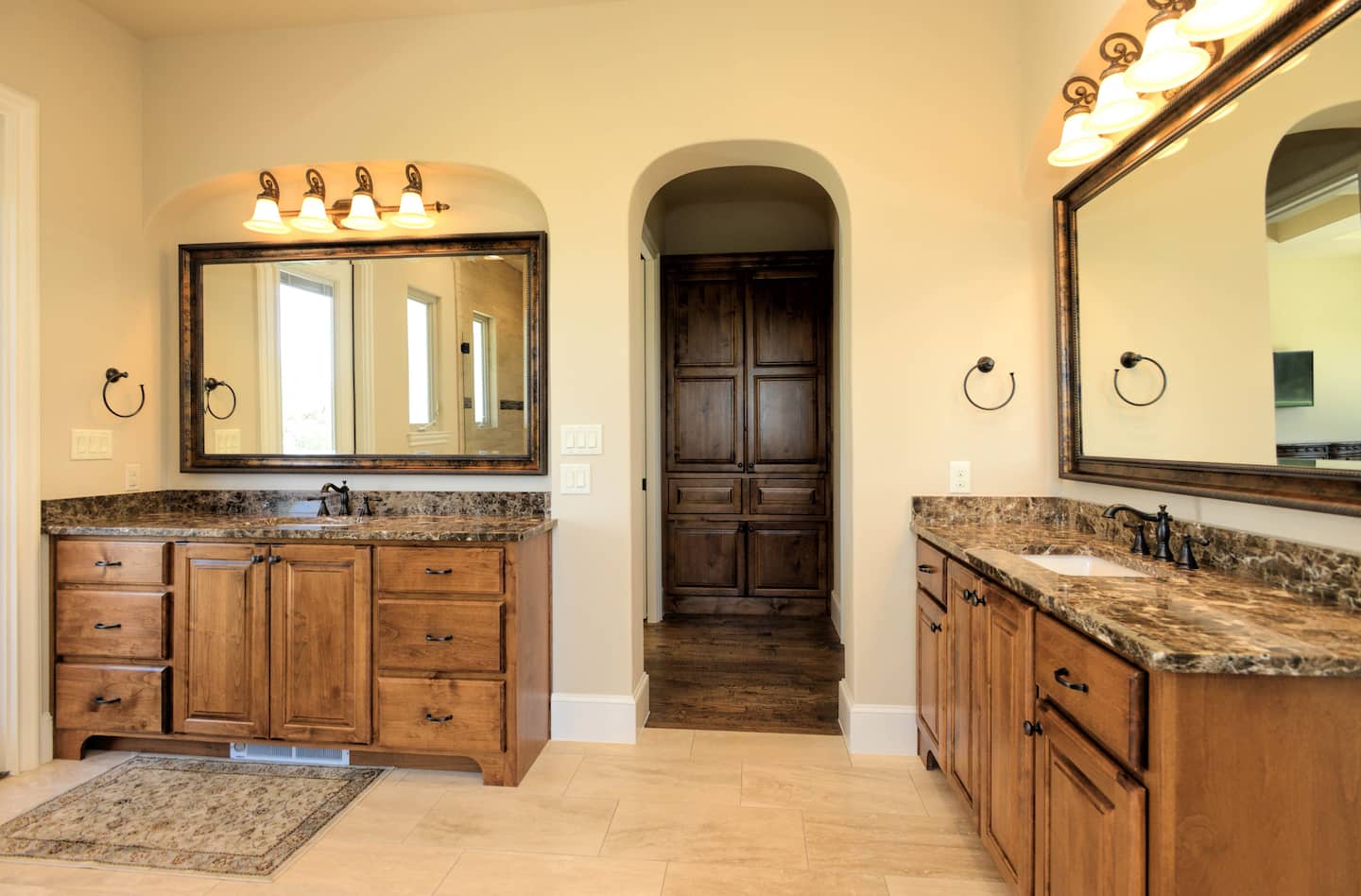 Double vanity in the primary bathroom